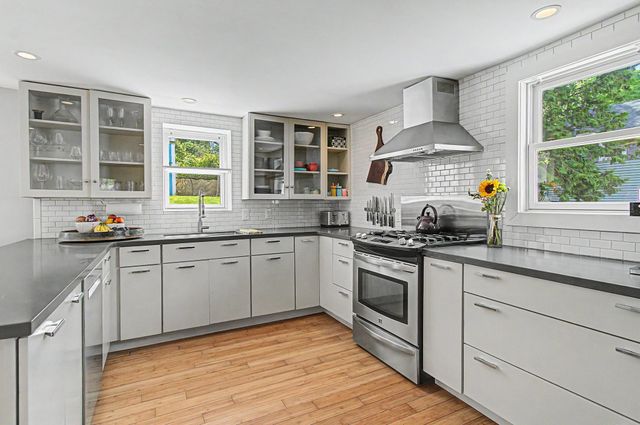 10 Rumsey Lane, Burlington, VT 05408