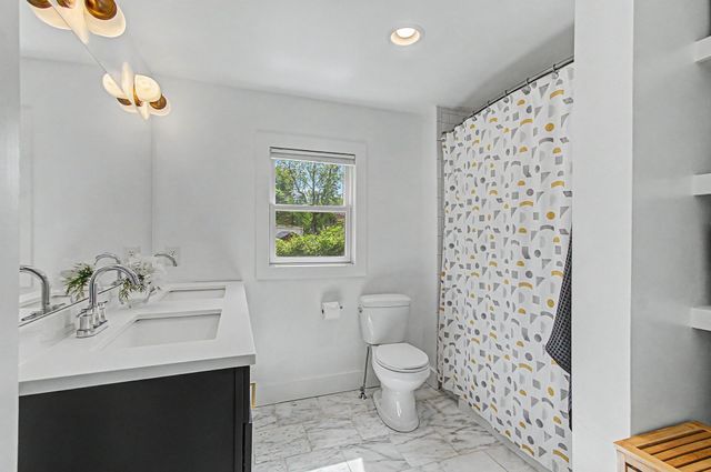 10 Rumsey Lane, Burlington, VT 05408