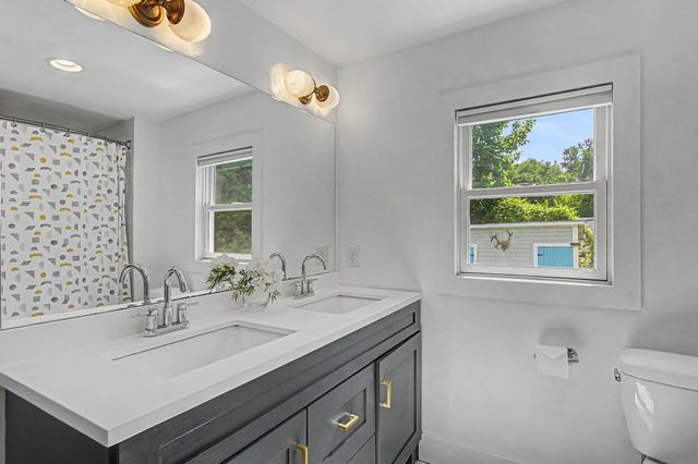 10 Rumsey Lane, Burlington, VT 05408