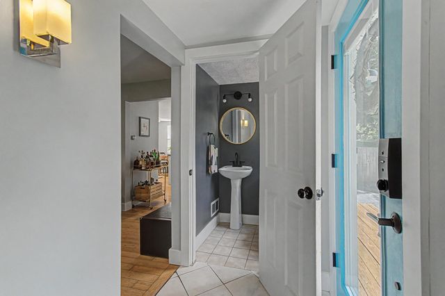 10 Rumsey Lane, Burlington, VT 05408