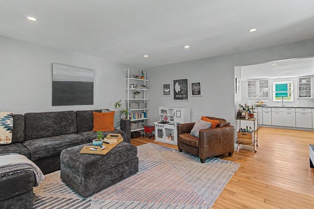 10 Rumsey Lane, Burlington, VT 05408