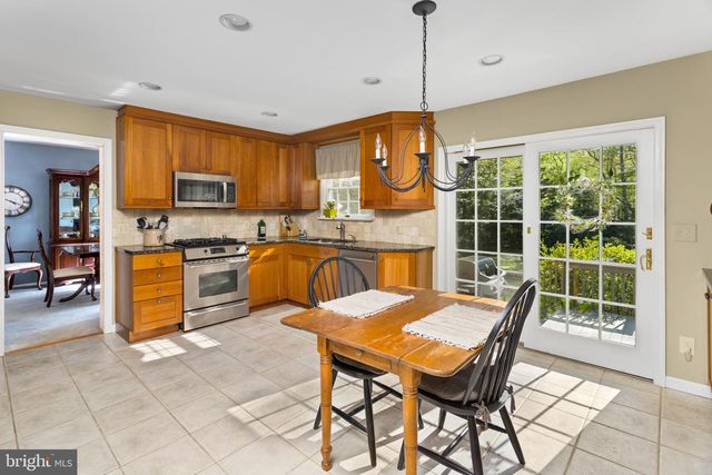 20 JEFFREY LN, East Windsor, NJ 08520