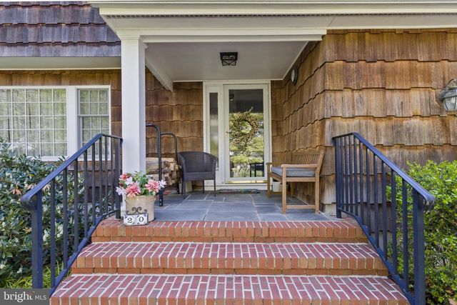 20 JEFFREY LN, East Windsor, NJ 08520