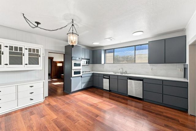 212 E Rincon Avenue, Campbell, CA 95008