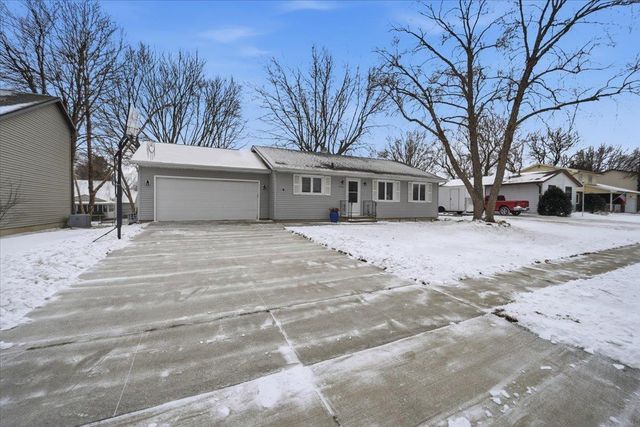 2718 Ryan Dr Drive, Cedar Falls, IA 50613