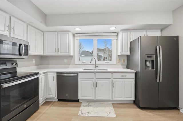 2718 Ryan Dr Drive, Cedar Falls, IA 50613