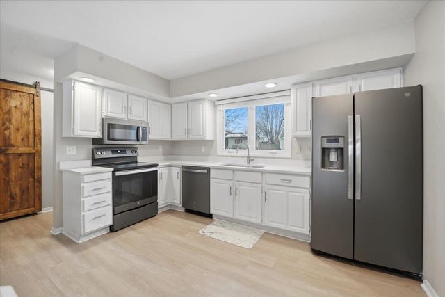 2718 Ryan Dr Drive, Cedar Falls, IA 50613