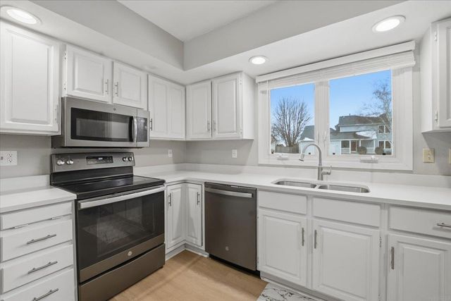 2718 Ryan Dr Drive, Cedar Falls, IA 50613