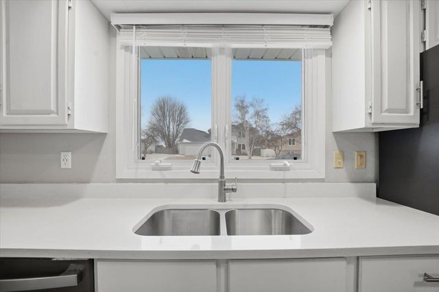 2718 Ryan Dr Drive, Cedar Falls, IA 50613