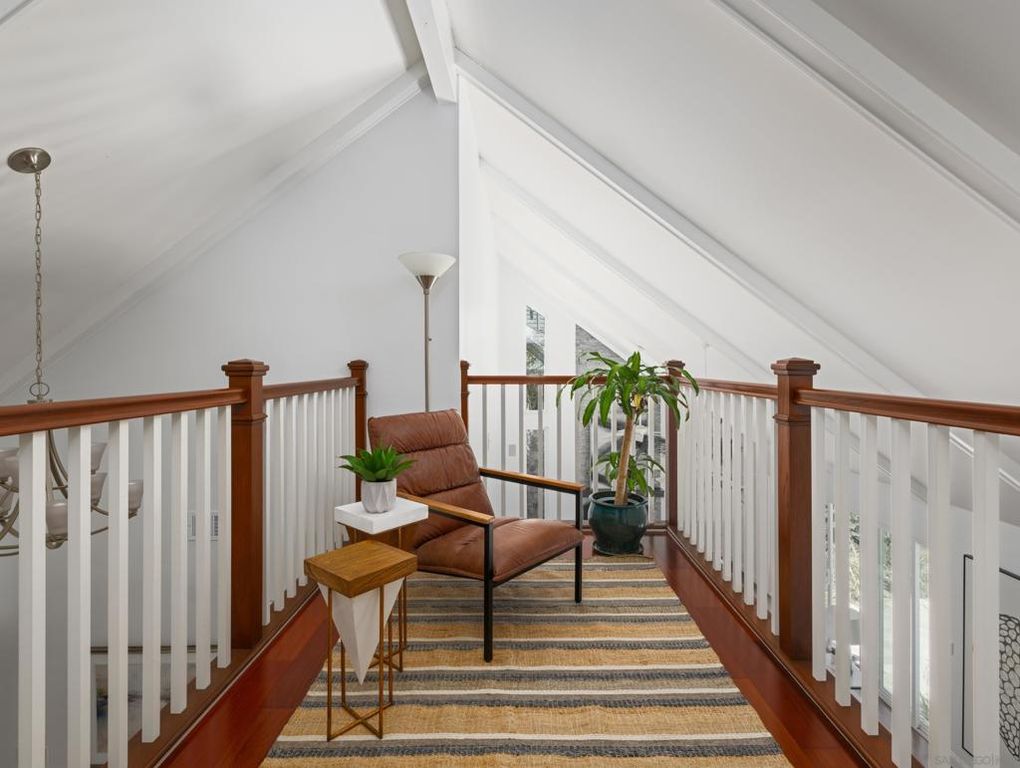 Image 16 of property listing at 675 Silvergate Ave, San Diego, CA 92106