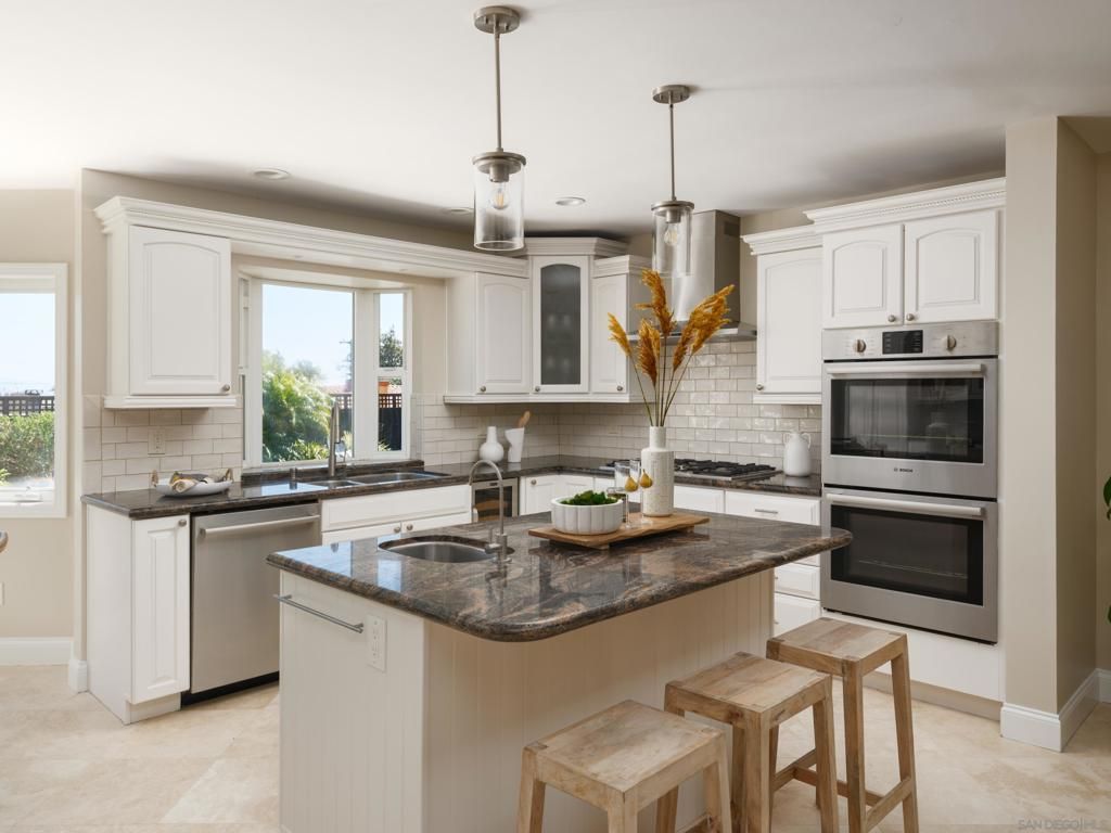 Image 3 of property listing at 675 Silvergate Ave, San Diego, CA 92106