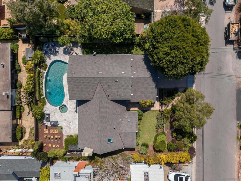 Image 38 of property listing at 675 Silvergate Ave, San Diego, CA 92106