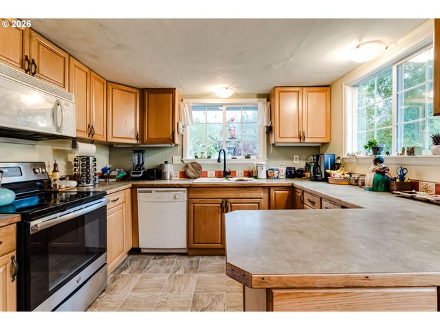 3374 LOMA LINDA Dr, Eugene, OR 97405