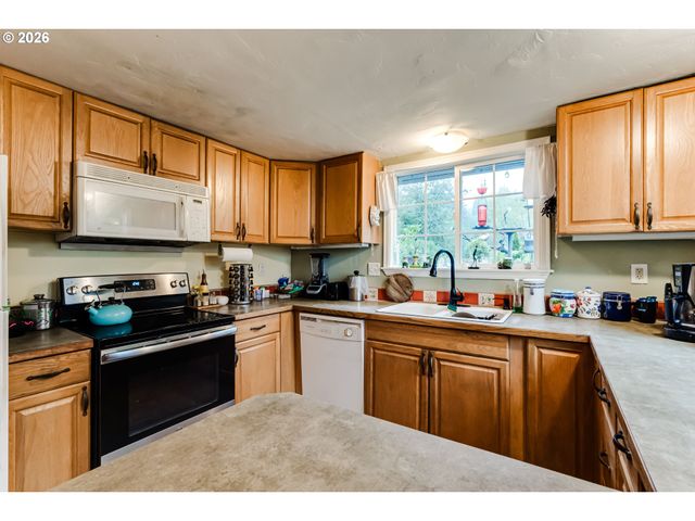 3374 LOMA LINDA Dr, Eugene, OR 97405