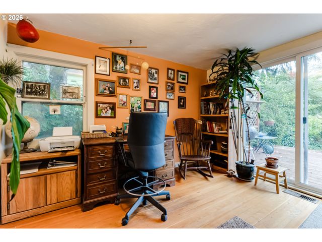 3374 LOMA LINDA Dr, Eugene, OR 97405