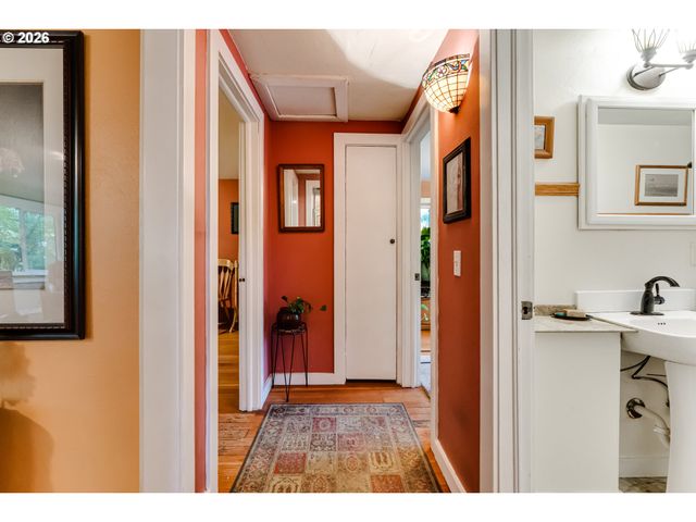 3374 LOMA LINDA Dr, Eugene, OR 97405