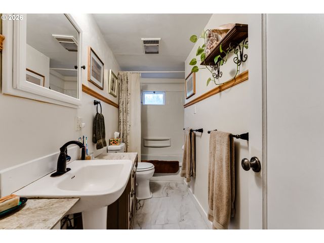 3374 LOMA LINDA Dr, Eugene, OR 97405