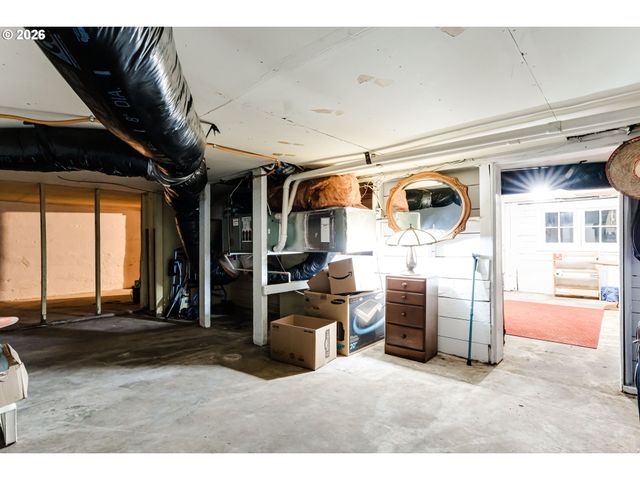 3374 LOMA LINDA Dr, Eugene, OR 97405
