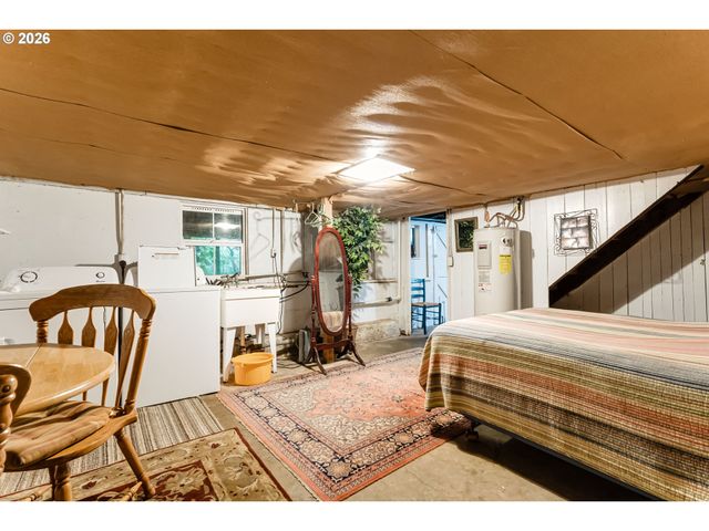 3374 LOMA LINDA Dr, Eugene, OR 97405