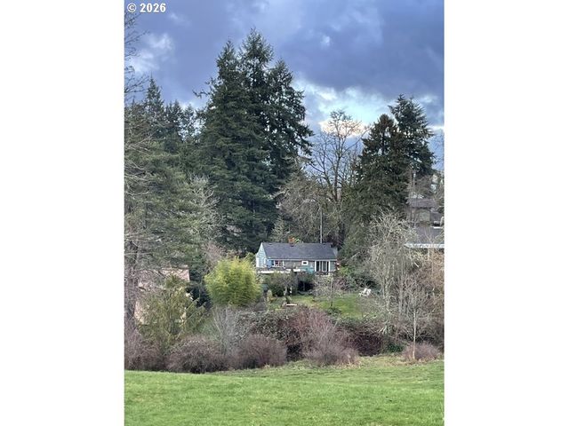 3374 LOMA LINDA Dr, Eugene, OR 97405