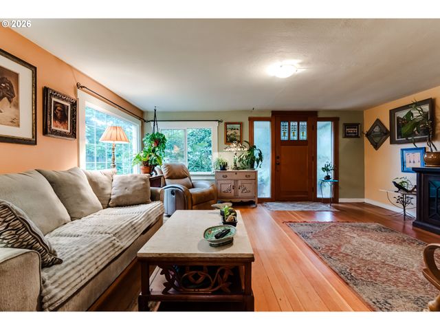 3374 LOMA LINDA Dr, Eugene, OR 97405
