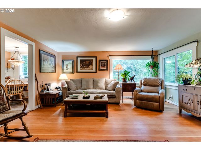 3374 LOMA LINDA Dr, Eugene, OR 97405