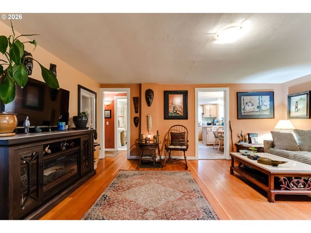 3374 LOMA LINDA Dr, Eugene, OR 97405