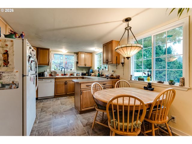 3374 LOMA LINDA Dr, Eugene, OR 97405