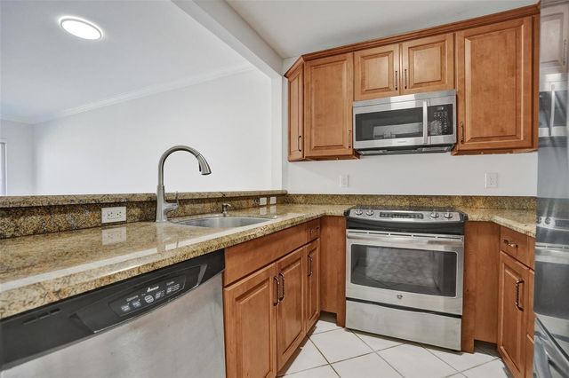 2201 SE 9th Street 106, Pompano Beach, FL 33062