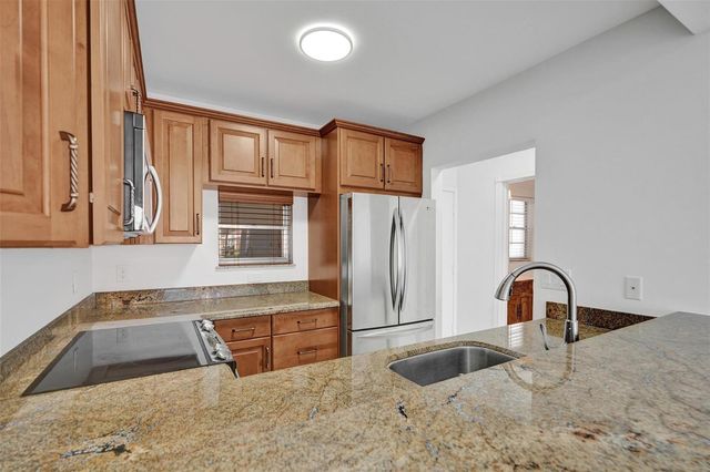 2201 SE 9th Street 106, Pompano Beach, FL 33062