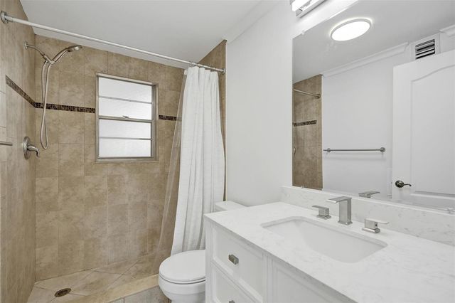 2201 SE 9th Street 106, Pompano Beach, FL 33062