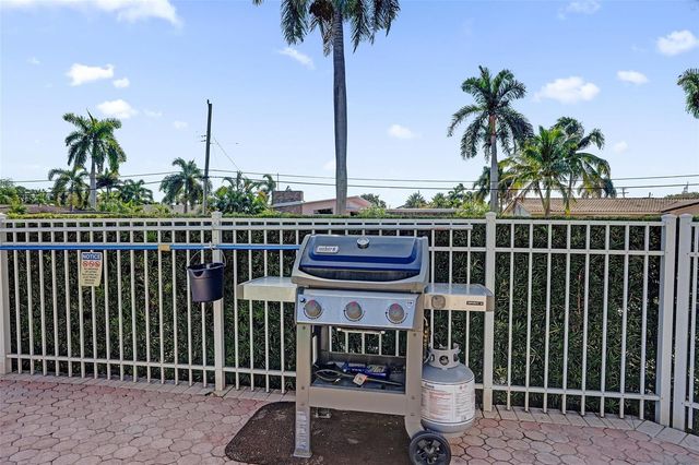 2201 SE 9th Street 106, Pompano Beach, FL 33062