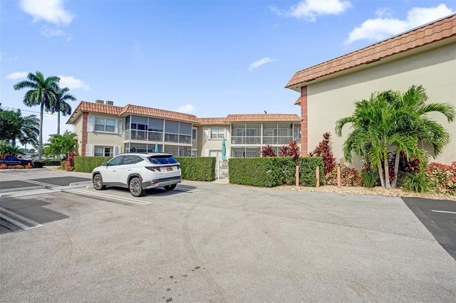 2201 SE 9th Street 106, Pompano Beach, FL 33062