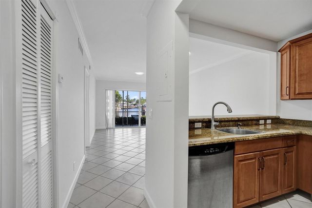 2201 SE 9th Street 106, Pompano Beach, FL 33062