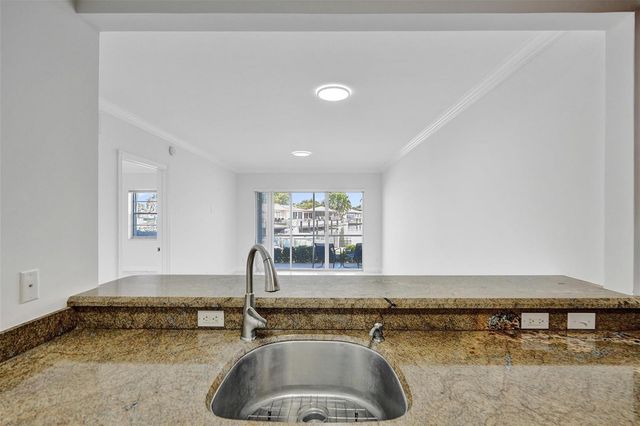 2201 SE 9th Street 106, Pompano Beach, FL 33062