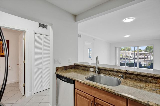 2201 SE 9th Street 106, Pompano Beach, FL 33062