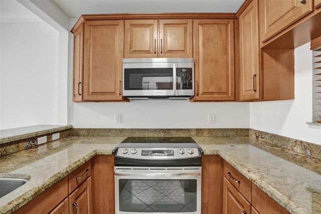 2201 SE 9th Street 106, Pompano Beach, FL 33062