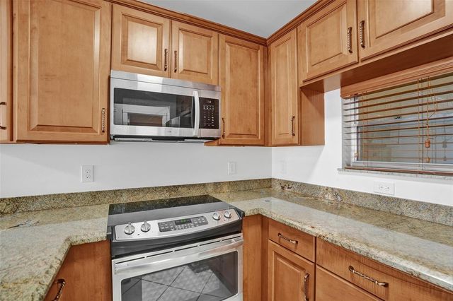 2201 SE 9th Street 106, Pompano Beach, FL 33062