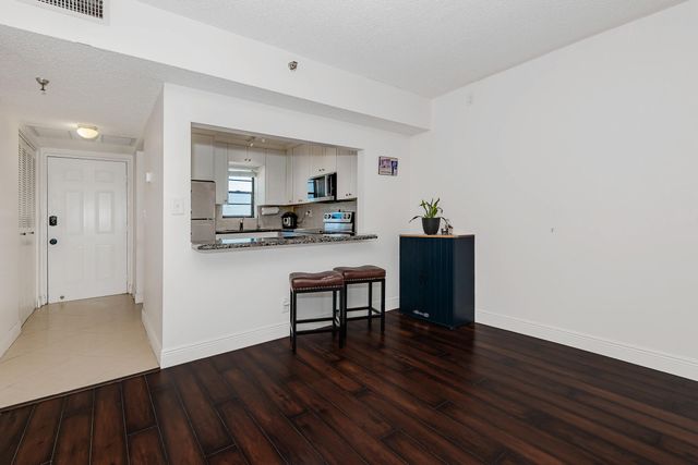9235 SW 8th Street 502, Boca Raton, FL 33428