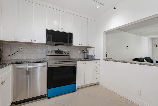 9235 SW 8th Street 502, Boca Raton, FL 33428
