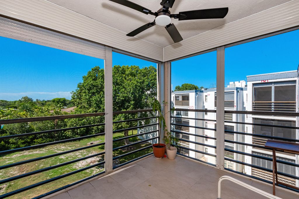 9235 SW 8th Street 502, Boca Raton, FL 33428
