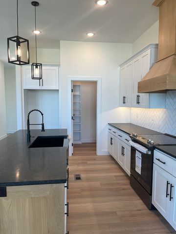 4965 N Emerald Ct, Maize, KS 67101