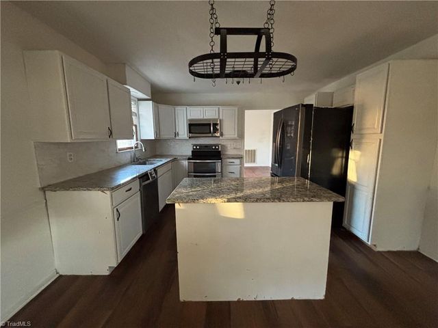 6002 Deer Hunter Lane, Lexington, NC 27295