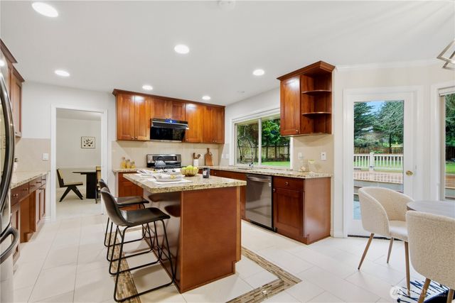 26419 NE 27th Dr, Redmond, WA 98053