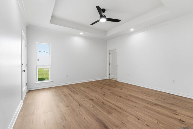 14377 Lazy Oaks Dr, Gonzales, LA 70737