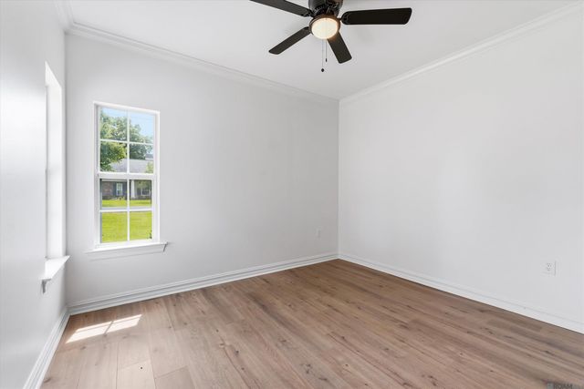 14377 Lazy Oaks Dr, Gonzales, LA 70737