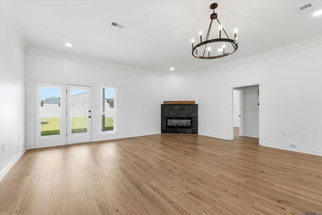 14377 Lazy Oaks Dr, Gonzales, LA 70737
