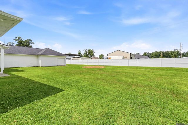 14377 Lazy Oaks Dr, Gonzales, LA 70737