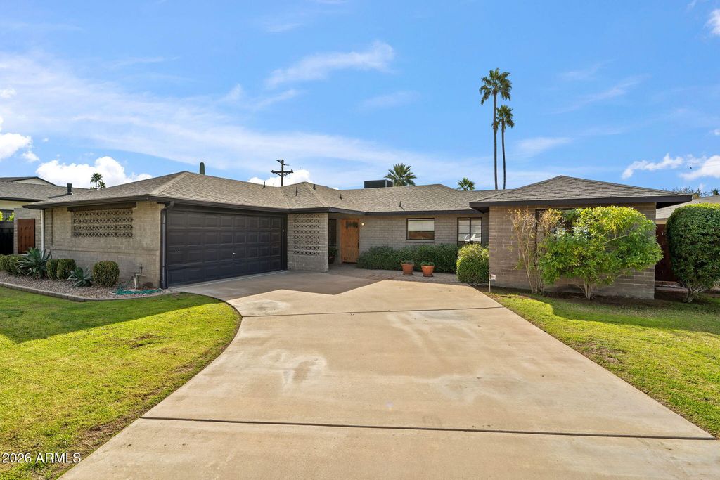 Image 1 of property listing at 3215 E MISSOURI Avenue, Phoenix, AZ 85018