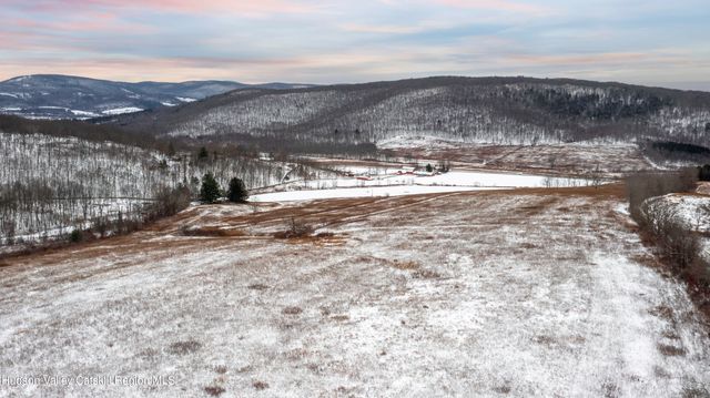 90 W End Road, Hillsdale, NY 12529